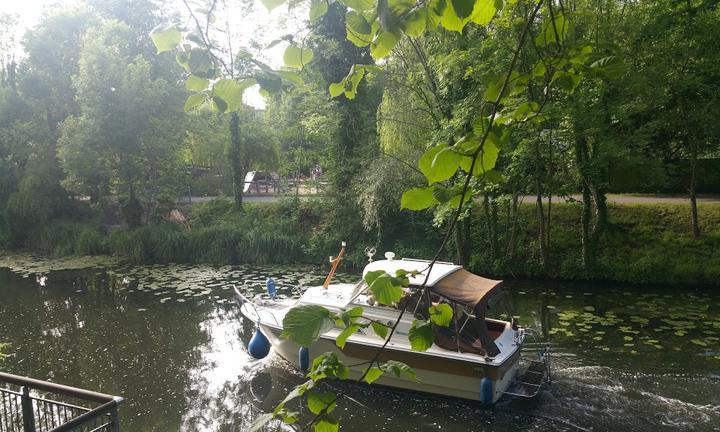 Weinladen am Kanal